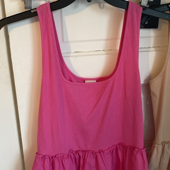 Dresses - Picture 2 of 5